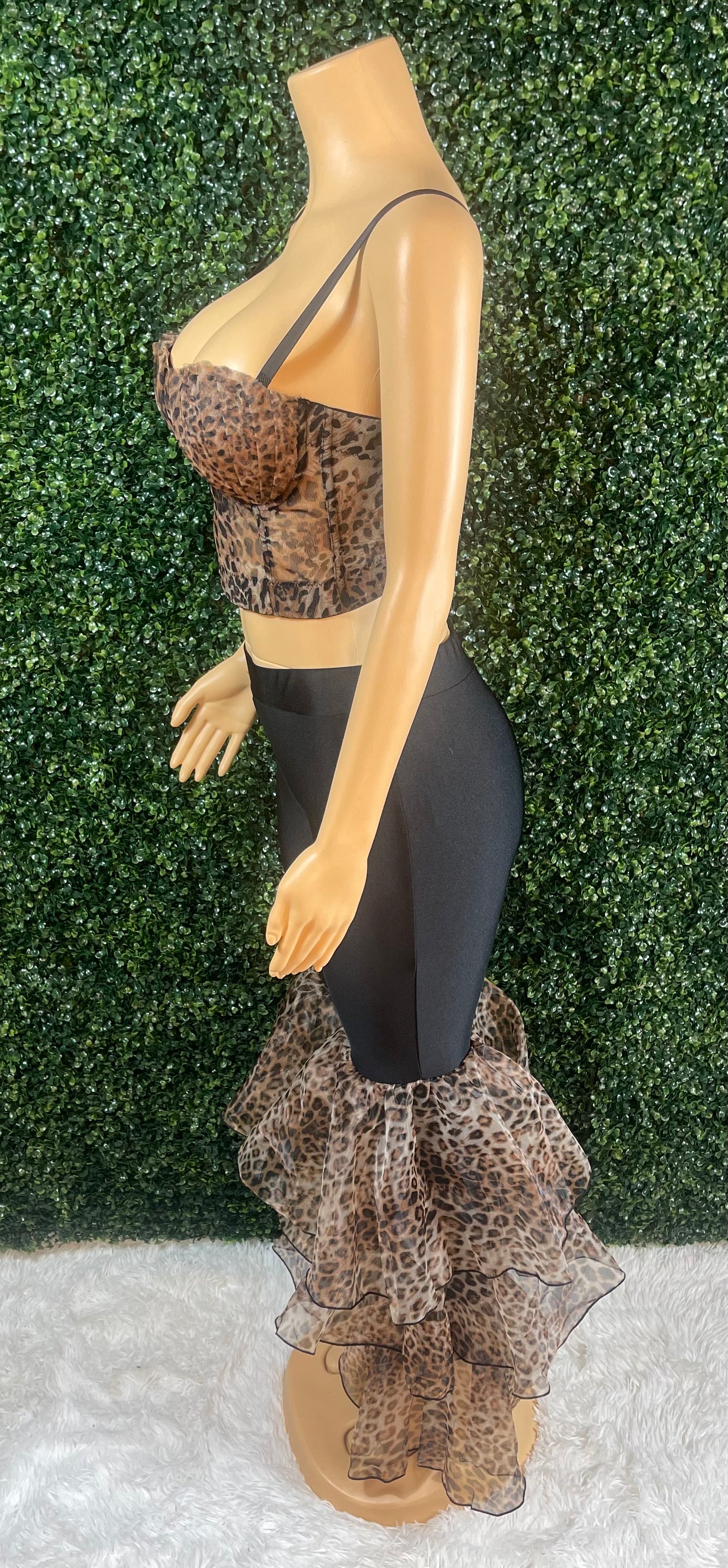 Ruffle cheetah pants